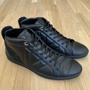 Great LV black leather sneakers!